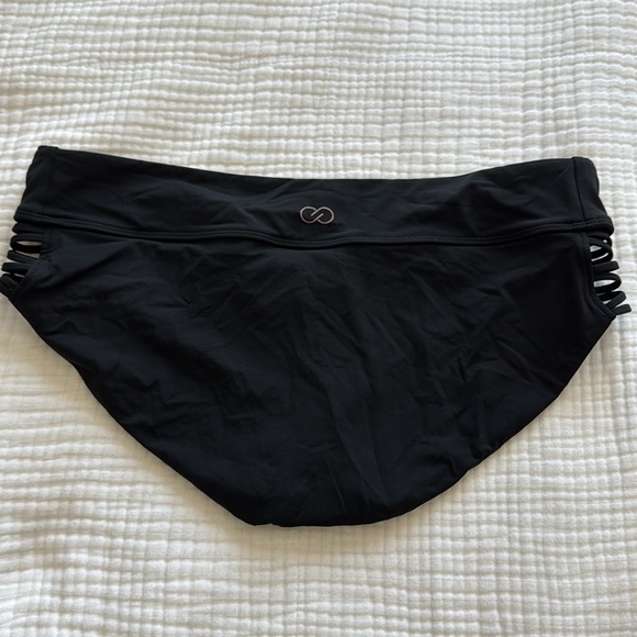 CALIA by Carrie Underwood black bikini bottom, sz M.  Looks new! - Picture 4 of 4
